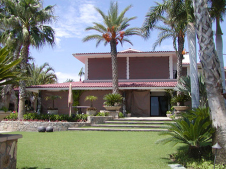 Click for next photo